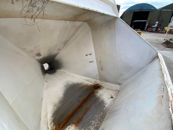 CONQUIP 2000Lts CONCRETE COLUMN FILL SKIP.......3 358419082