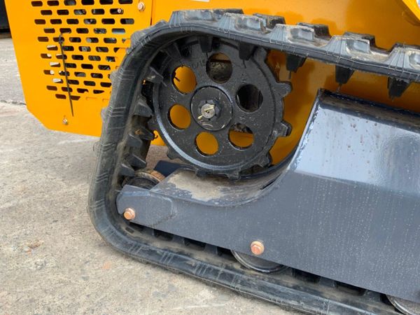 BISON TEK  COMPACT SKID STEER LOADER.....1536. 358411914