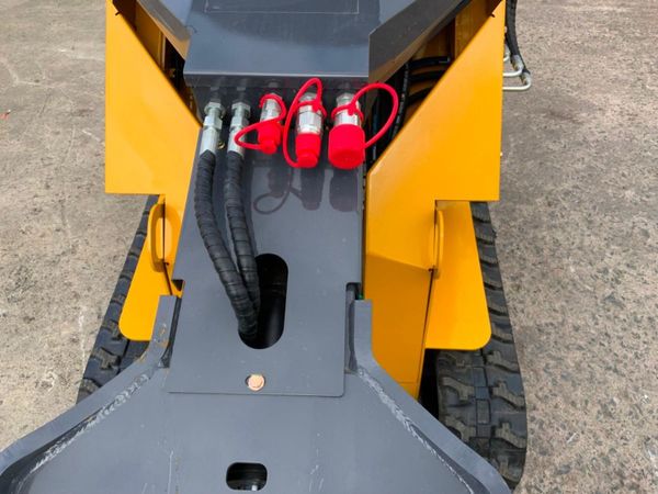 BISON TEK  COMPACT SKID STEER LOADER.....1536. 358411924
