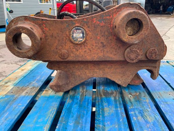 DOUBLE LOCK HYDRAULIC QUICK HITCH....65mm PINS... 358505075