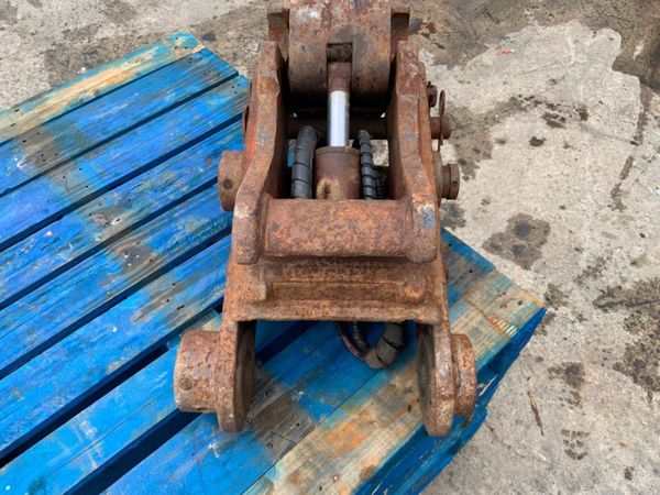 DOUBLE LOCK HYDRAULIC QUICK HITCH....65mm PINS... 358505085