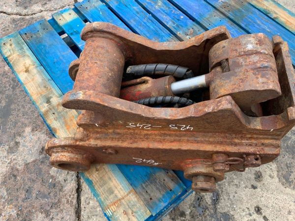 DOUBLE LOCK HYDRAULIC QUICK HITCH....65mm PINS... 358505086