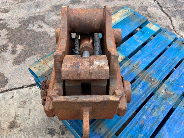 DOUBLE LOCK HYDRAULIC QUICK HITCH....65mm PINS... 358505087