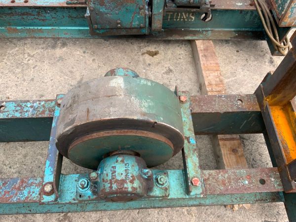WELDING ROTATOR / POSITIONER ROLLERS......240v. 358536536