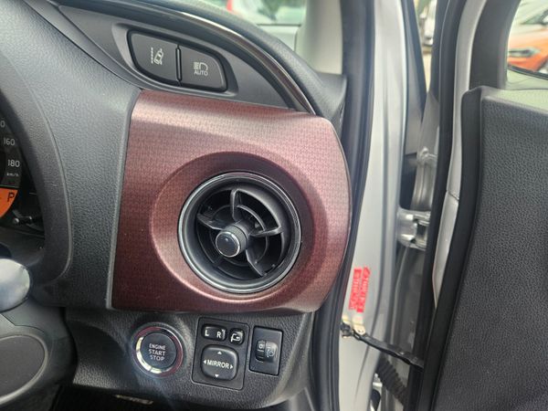 2016 Toyota Vitz Automatic / Jewella Pack 358580522
