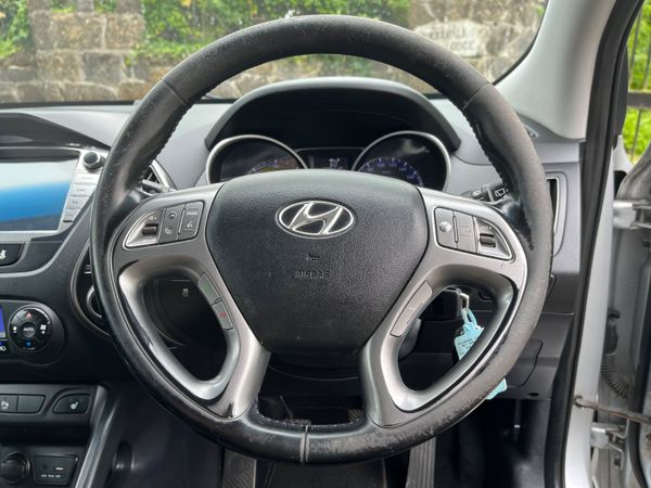 Hyundai ix35 ** ON HOLD 358607489