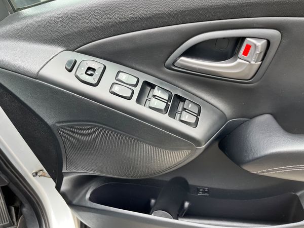 Hyundai ix35 ** ON HOLD 358607496