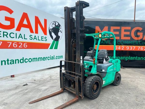 2009 MITSUBISHI 3 TON FORKLIFT....3 STAGE MAST 358695359
