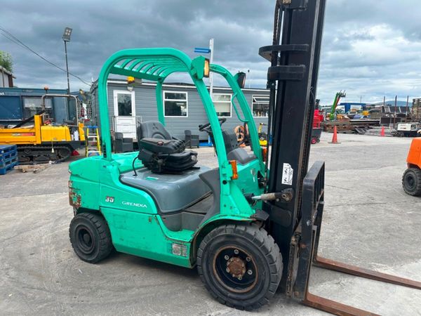 2009 MITSUBISHI 3 TON FORKLIFT....3 STAGE MAST 358695364