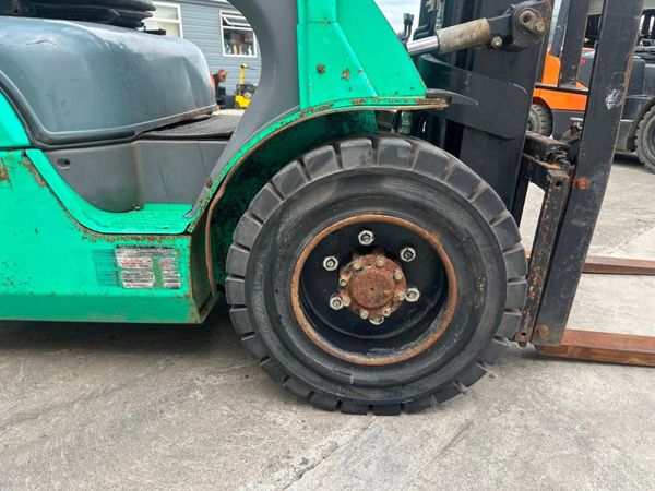 2009 MITSUBISHI 3 TON FORKLIFT....3 STAGE MAST 358695366