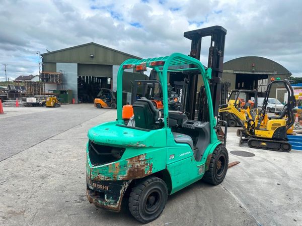 2009 MITSUBISHI 3 TON FORKLIFT....3 STAGE MAST 358695368