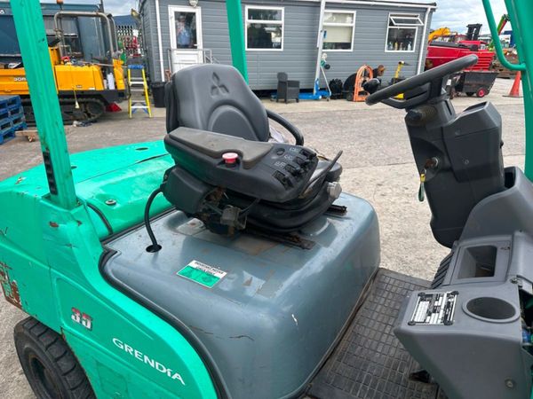 2009 MITSUBISHI 3 TON FORKLIFT....3 STAGE MAST 358695374