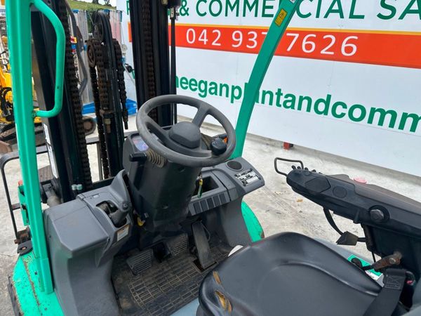 2009 MITSUBISHI 3 TON FORKLIFT....3 STAGE MAST 358695377