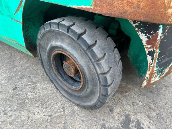 2009 MITSUBISHI 3 TON FORKLIFT....3 STAGE MAST 358695372