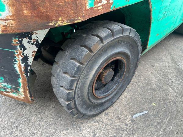 2009 MITSUBISHI 3 TON FORKLIFT....3 STAGE MAST 358695373