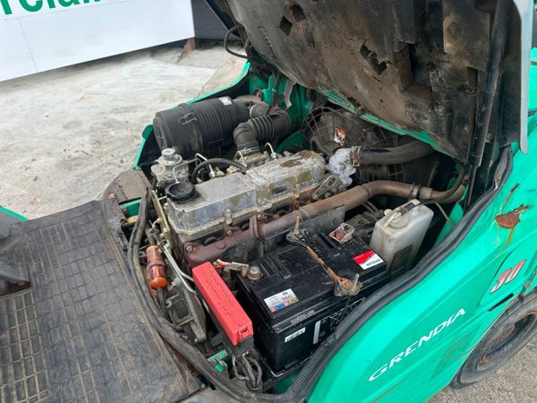 2009 MITSUBISHI 3 TON FORKLIFT....3 STAGE MAST 358695380