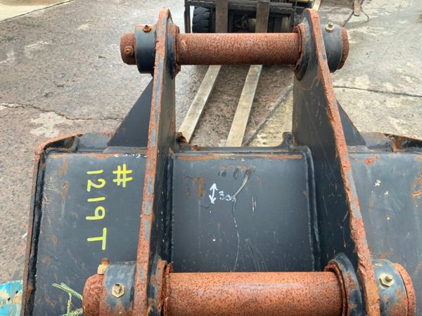 24" DIGGING BUCKET....45mm PINS.....JCB 3CX...... 358732924