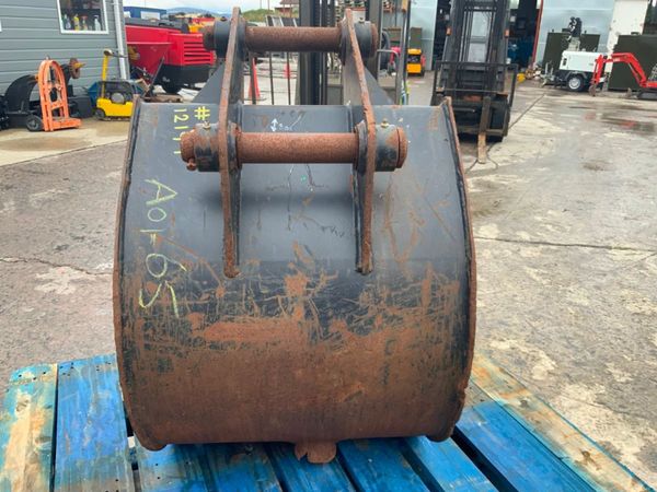 24" DIGGING BUCKET....45mm PINS.....JCB 3CX...... 358732925