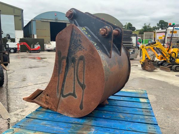 24" DIGGING BUCKET....45mm PINS.....JCB 3CX...... 358732922