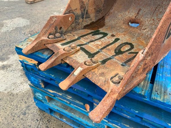 24" DIGGING BUCKET....45mm PINS.....JCB 3CX...... 358732930
