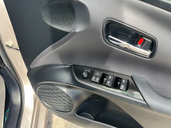 TOYOTA PRIUS 2018, 1.8 HYBRID AUTO LOW KMS 358771010