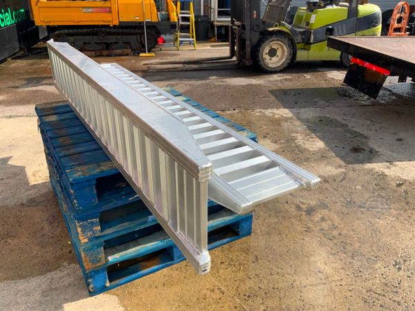 2.5mts ALUMINIUM LOADING RAMPS....6 TONNE...3755.. 358954865