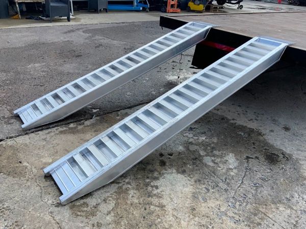 2.5mts ALUMINIUM LOADING RAMPS....6 TONNE...3755.. 358954874