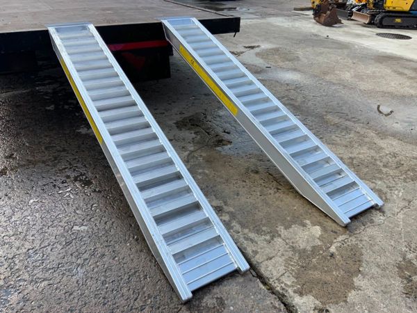 2.5mts ALUMINIUM LOADING RAMPS....6 TONNE...3755.. 358954876