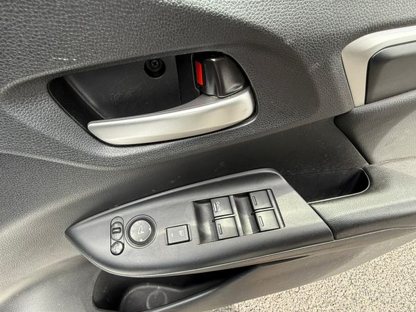 2016 Honda Jazz/Fit 1.5 Hybrid auto Top Specs 359057191