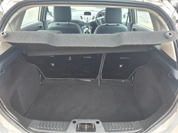 Ford Fiesta 2011 359084668
