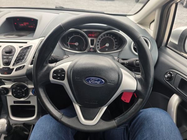 Ford Fiesta 2011 359084672