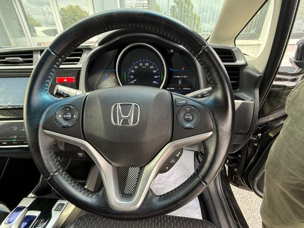 2016 Honda Fit 1.5 Hybrid auto Top Specs 359170702