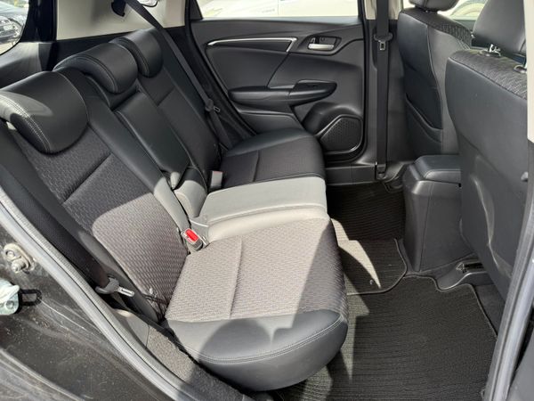 2016 Honda Fit 1.5 Hybrid auto Top Specs 359170715