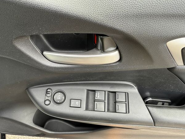 2016 Honda Fit 1.5 Hybrid auto Top Specs 359170711