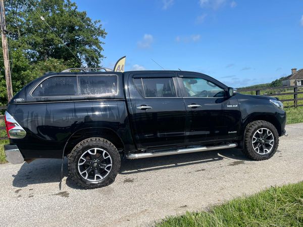 172 Toyota Hilux Invincible X Manual 359170779