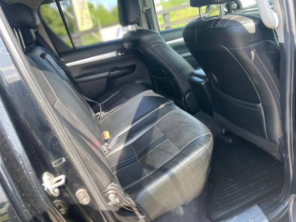 172 Toyota Hilux Invincible X Manual 359170780