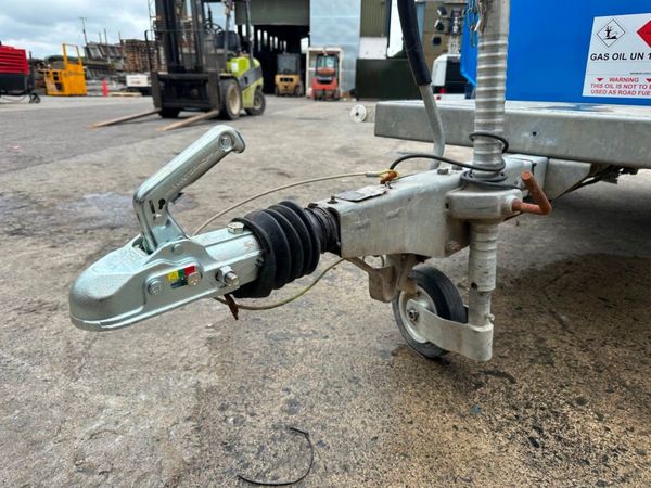 WESTERN FUEL BOWSER , BALL HITCH....634T 359204657