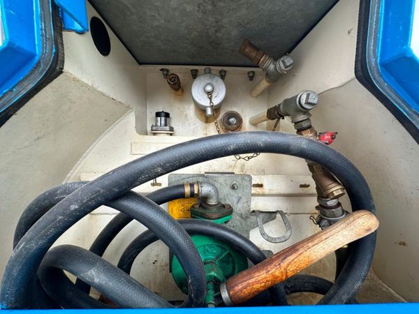 WESTERN FUEL BOWSER , BALL HITCH....634T 359204674