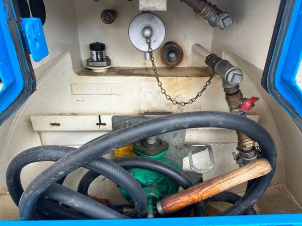 WESTERN FUEL BOWSER , BALL HITCH....634T 359204673