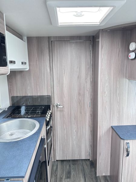 ✨2024 SWIFT SPRITE 4 BERTH REAR ISLAND BED✨ 359264104
