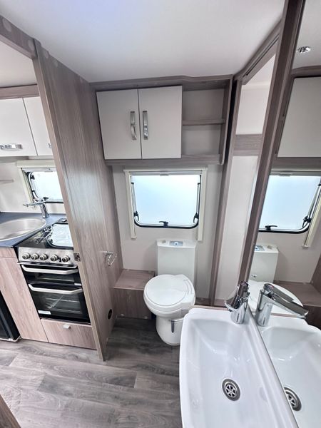 ✨2024 SWIFT SPRITE 4 BERTH REAR ISLAND BED✨ 359264103