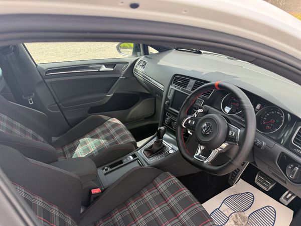 Volkswagen golf gti 2015 359300816