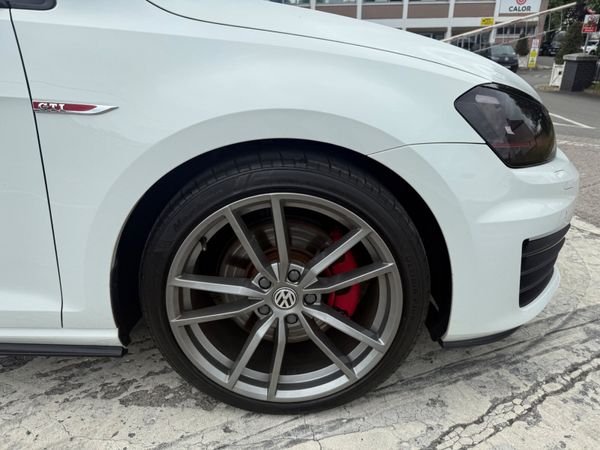 Volkswagen golf gti 2015 359300811