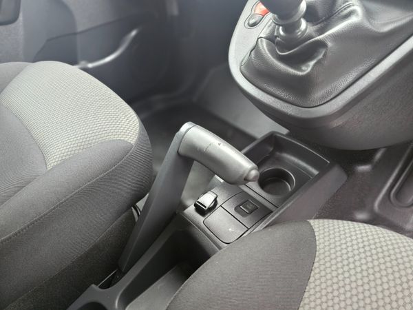 RENAULT KANGOO  // 06/26 DOE // SLAMLOCKS 359378626