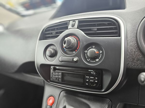 RENAULT KANGOO  // 06/26 DOE // SLAMLOCKS 359378629