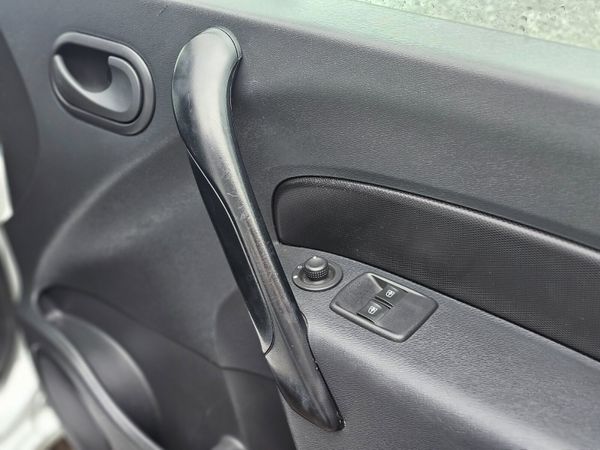 RENAULT KANGOO  // 06/26 DOE // SLAMLOCKS 359378633