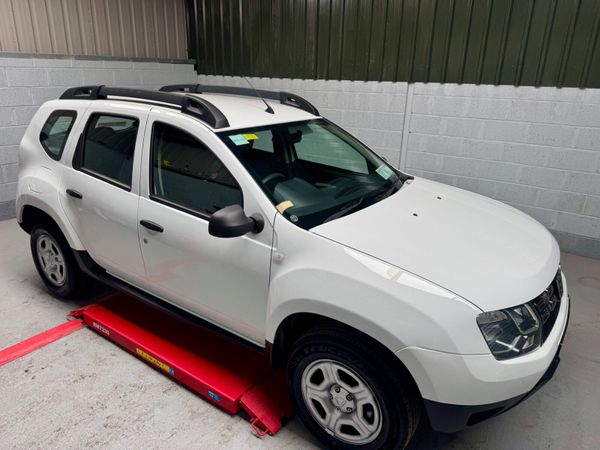 182 DACIA DUSTER   LOW MILAGE ! 359387913