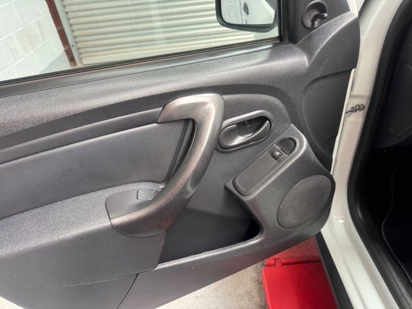 182 DACIA DUSTER   LOW MILAGE ! 359387926