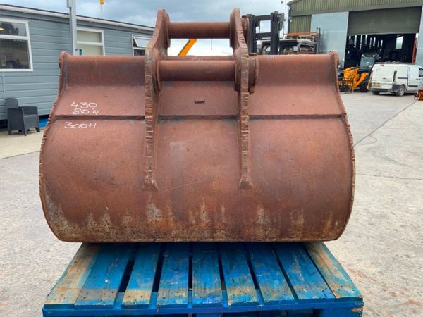 48" JCB DIGGING BUCKET.....80mm PINS.......1191t. 359390610