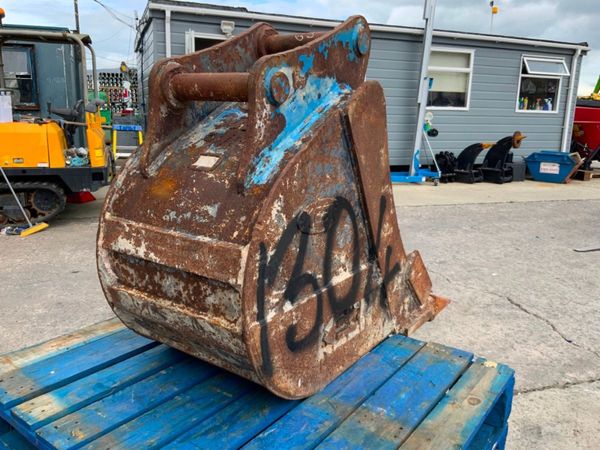 24" KEEN DIGGING BUCKET...65mm PINS........1304t. 359390658
